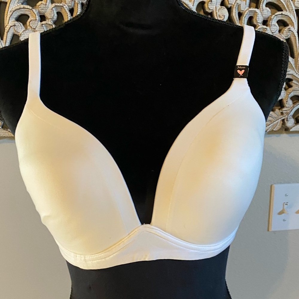 Victoria’s Secret wire free bra